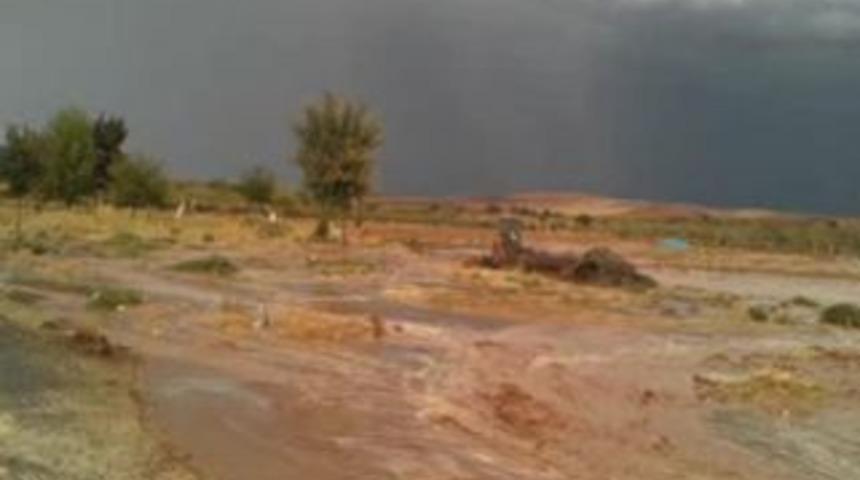 Bozova'daki sel anı kamerada