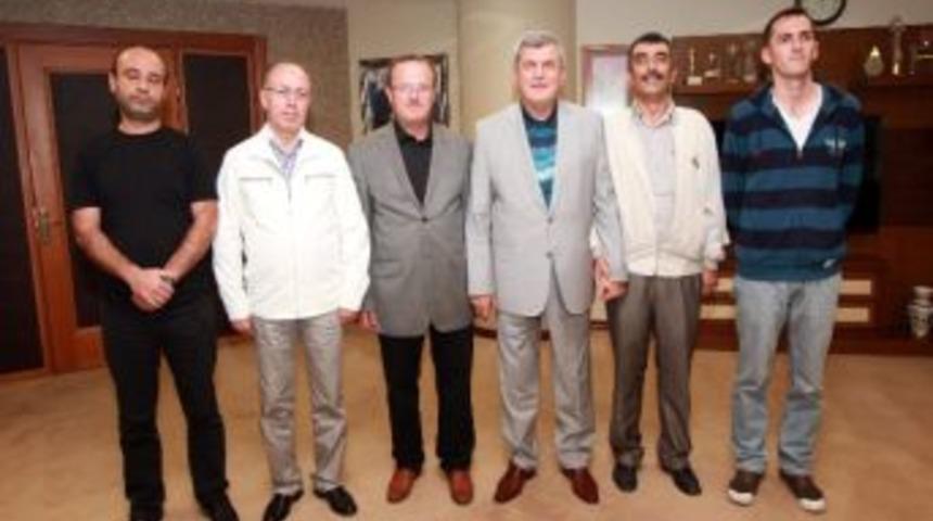 Esnaflardan Karaosmanoğlu'na Teşekk&uuml;r Ziyareti