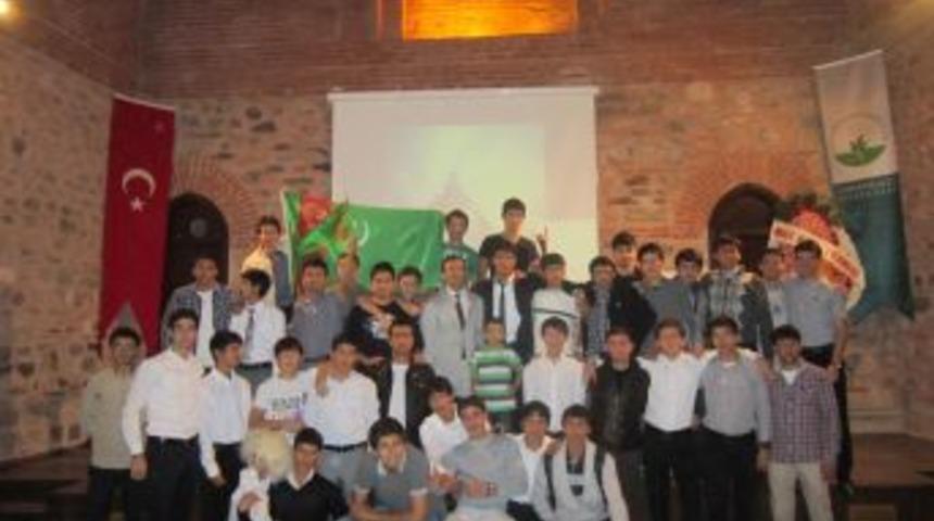 T&uuml;rkmen Gen&ccedil;ler, Bağımsızlık Bayramını Kutladı