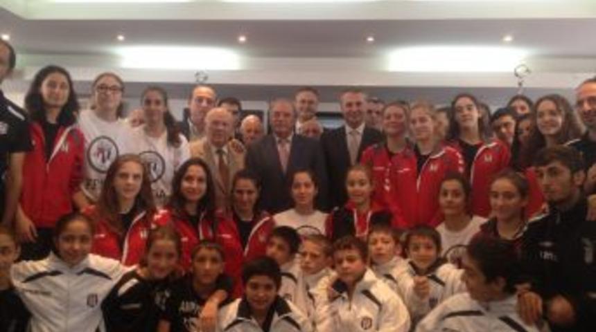 Fikret Orman: &Ouml;n&uuml;m&uuml;z Aydınlık