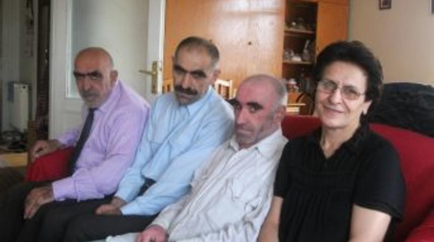 Vefakar Abla, 44 Yıldır Engelli Kardeşlerine Bakıyor