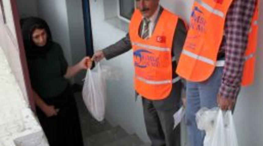 Kimse Yok Mu Derneği, Erzincan'da 500 Aileye Kurban Eti Dağıttı