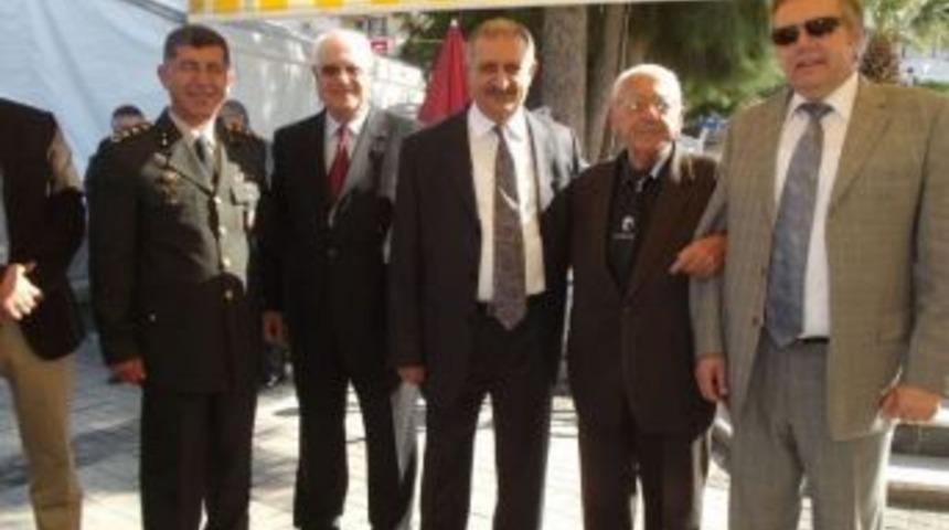 Ayvalık&rsquo;ta Protokol İle Halk Bayramlaşması