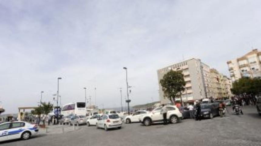 &Ccedil;anakkale&rsquo;de Feribot Kuyruğu Başladı