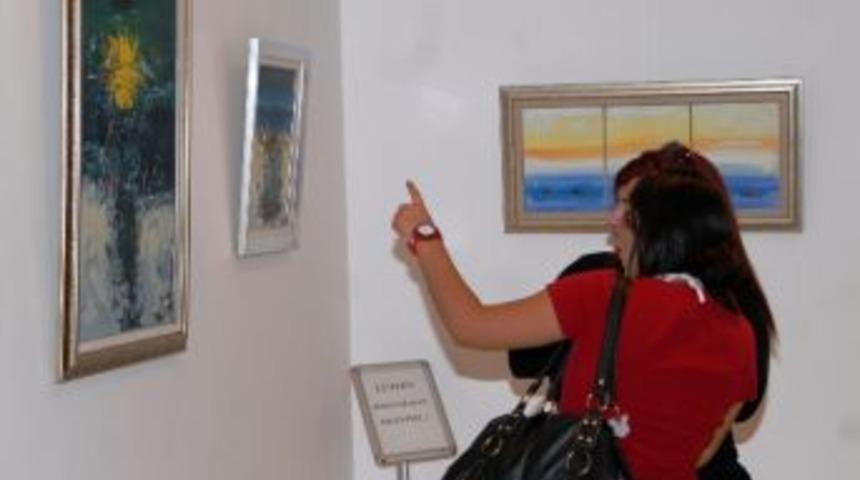 Ressam Karoğlu&rsquo;nun Sergisine İlgi