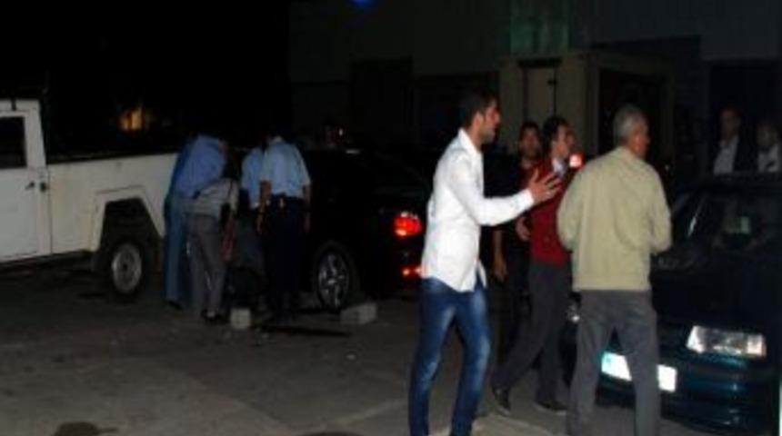 Başına tabanca dayayan adamı polis kurtardı