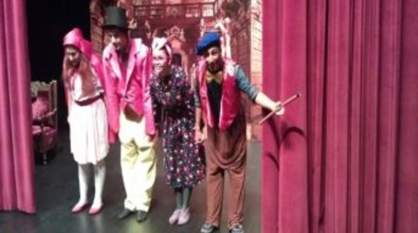 &Ccedil;ocuklara Tiyatrolu Bayram Hediyesi&hellip;