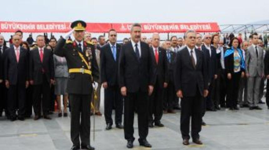 İzmir'de Cumhuriyet Bayramı Kutlamaları &Ccedil;elenk T&ouml;reniyle Başladı