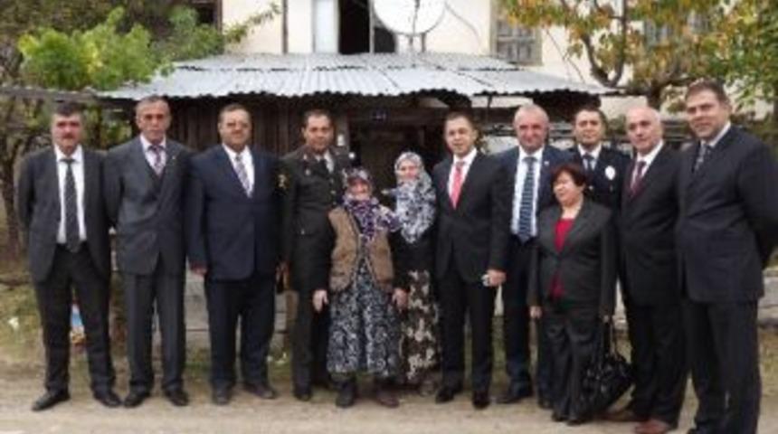 Bayramda Şehit Ve Gazi Aileleri Unutulmadı