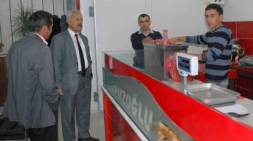 Aydıncık'ta Kasapların Iş Yoğunluğu Arttı