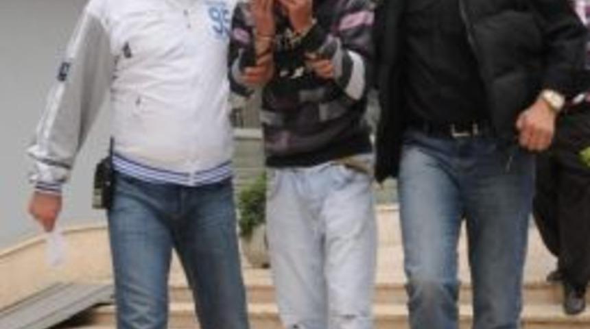 Bursa'da Tedavi G&ouml;rd&uuml;ğ&uuml; Hastanenin Psikiyatri Servisinden Ka&ccedil;an Şahıs, Tartıştığı Arkadaşını Bı&ccedil;aklayarak &Ouml;ld&uuml;rd&uuml;