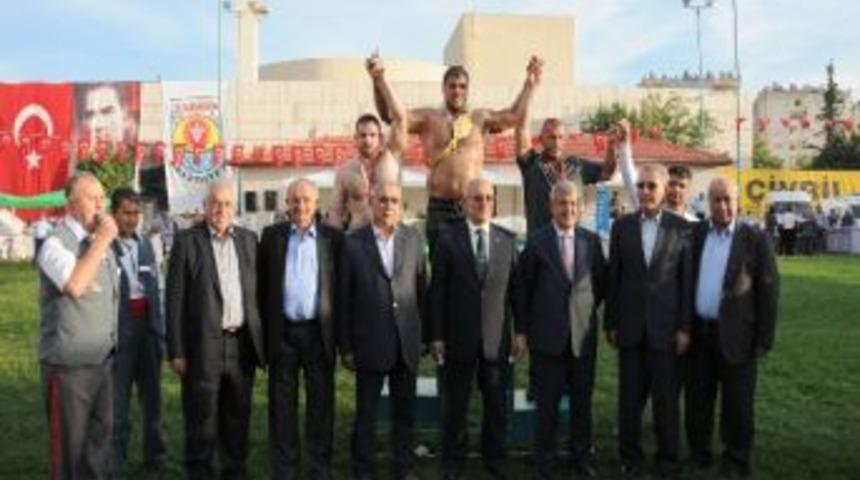 &lsquo;cumhuriyet Yağlı G&uuml;reşleri&rsquo;nde Recep Kara Başpehlivan Oldu