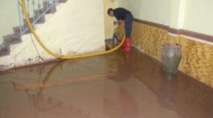 Sel Sonrası Y&uuml;zlerce Ev Ve İşyeri Sular Altında Kaldı