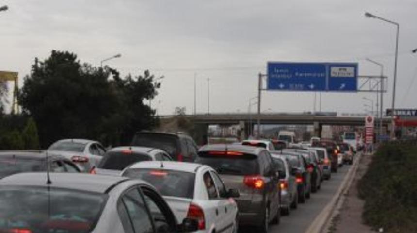 Top&ccedil;ular İskelesi'nde Tatil D&ouml;n&uuml;ş&uuml; Izdihamı