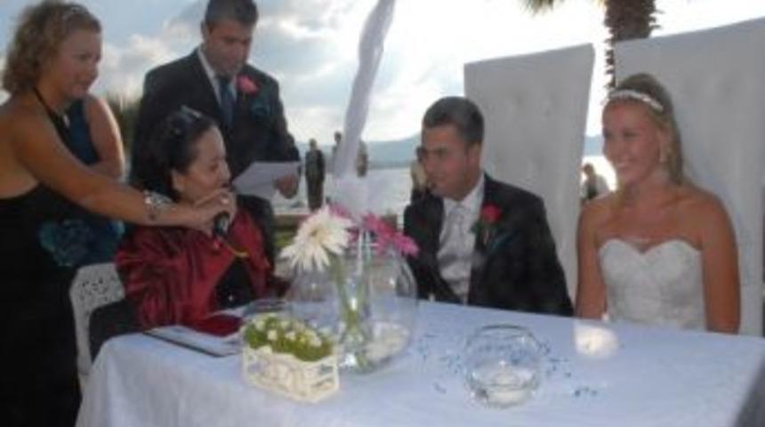 Turistle Yaz Aşkı Evlilikle Noktalandı