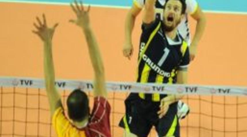 Filenin Derbisinde Galatasaray, Fenerbah&ccedil;e Grundig'i 3 - 1 Yendi