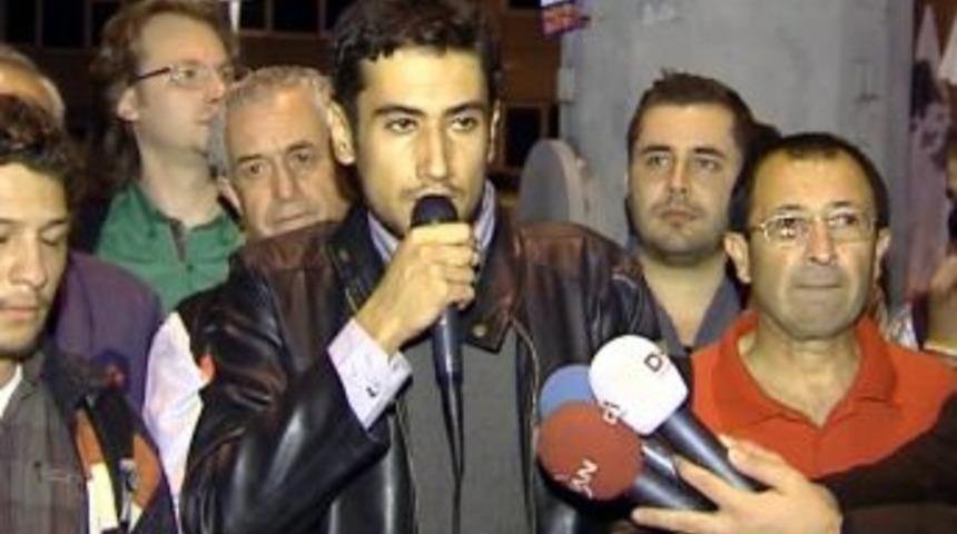 Ankara’ya Gidemeyen Grup Oturma Eylemi Yaptı