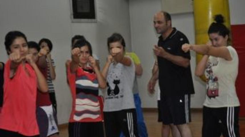 '&Ccedil;elik Lady'ler' idmanlara başladı..