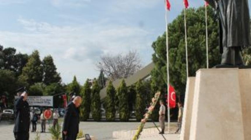 Sel&ccedil;uk&rsquo;ta 29 Ekim &Ccedil;elenk Sunma T&ouml;reni