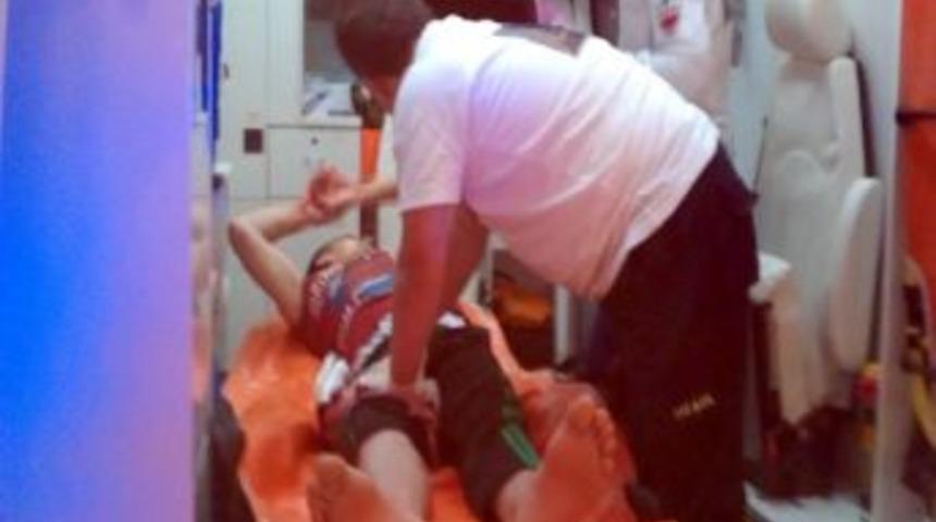 Bı&ccedil;aklı Saldırıya Uğrayan Gen&ccedil; Hastanelik Oldu