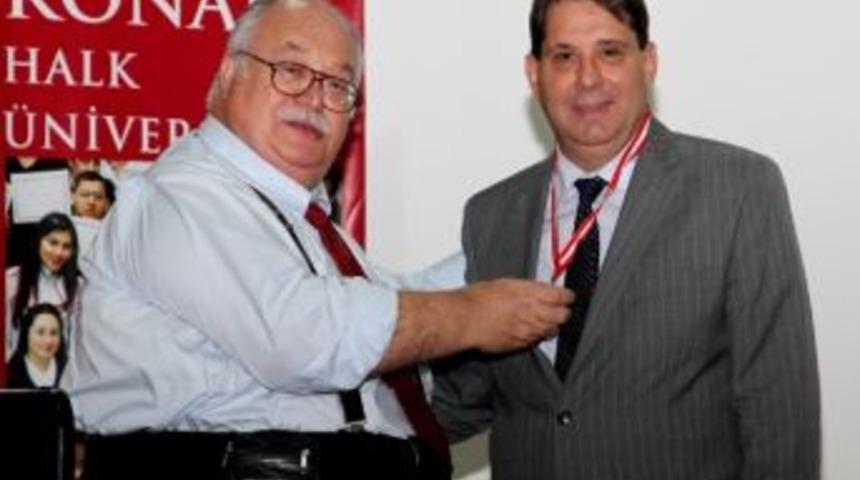 Konak Belediye Başkanı Dr. Hakan Tartan'a Madalya