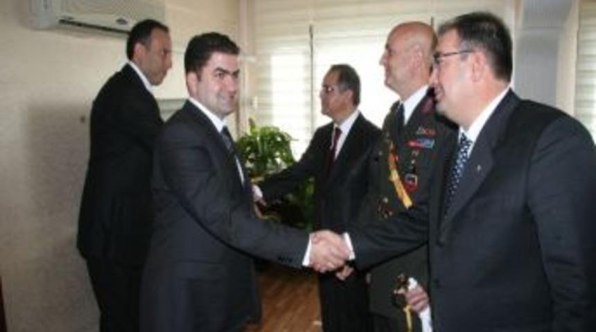 Vali Tapsız, Tebrikleri Kabul Etti