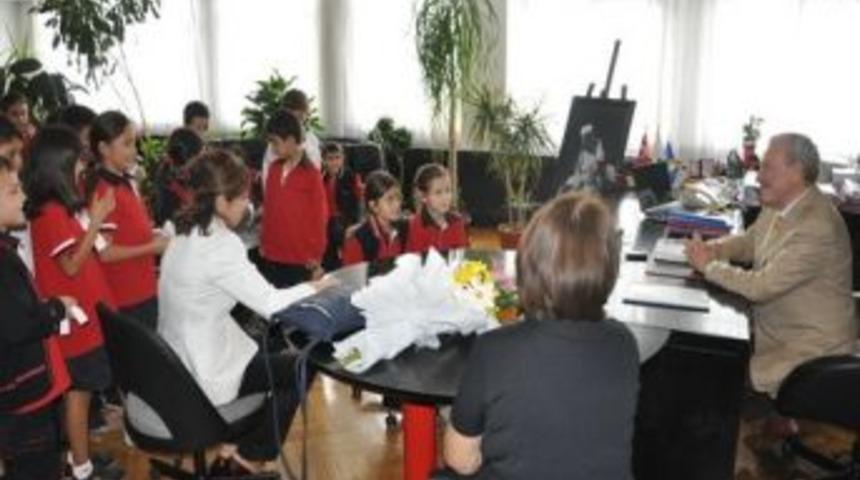 Minik &Ouml;ğrenciler Başkan Okay&rsquo;ı Ziyaret Etti