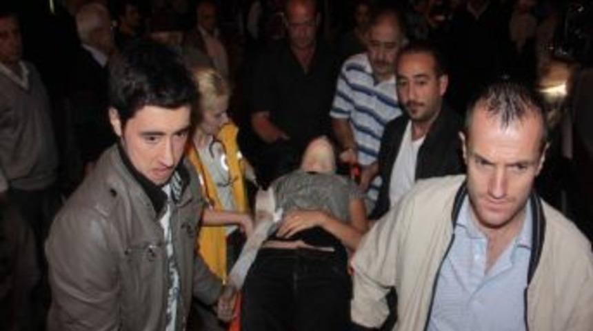 Anne Ve Kızına Araba &Ccedil;arptı