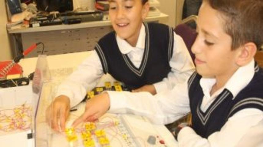 Btk'da Uygulamalı Bilim Eğitimleri S&uuml;r&uuml;yor