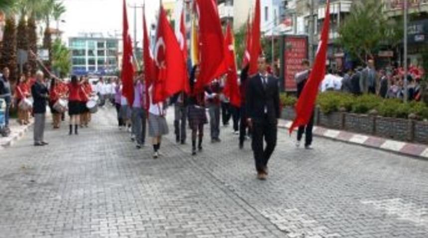 Kemalpaşa&rsquo;da Cumhuriyetin 89. Yıl Kutlamaları Coşkuyla Kutlandı