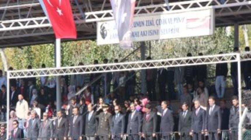 Ahlat&rsquo;ta Cumhuriyet Bayramı Coşkuyla Kutlandı