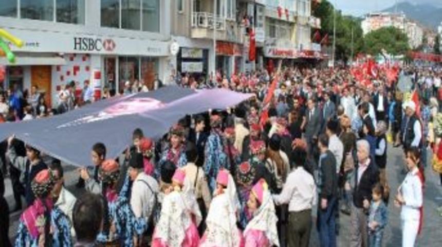 Aydın&rsquo;da Binler Cumhuriyet İ&ccedil;in Y&uuml;r&uuml;d&uuml;