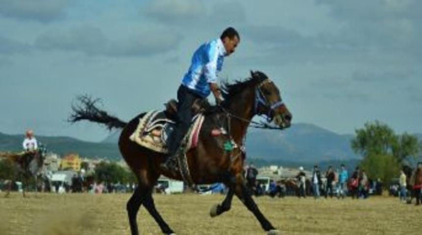 Yatağan&rsquo;da Rahvan At Yarışı 46 Yıl Aradan Sonra Tekrar Yapıldı
