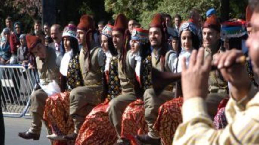 Diyarbakır&rsquo;daki 29 Ekim Kutlamalarında &lsquo;kardeşlik&rsquo; Vurgusu