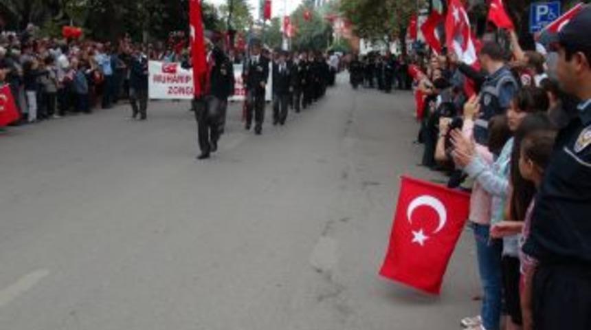 29 Ekim T&ouml;ren Ge&ccedil;işinde Maden Iş&ccedil;ileri B&uuml;y&uuml;k Ilgi G&ouml;rd&uuml;