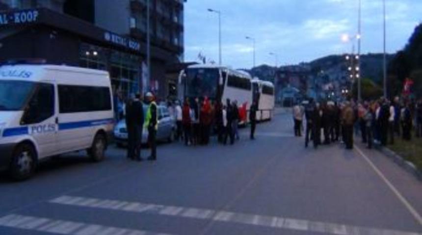 Ankara'daki Y&uuml;r&uuml;y&uuml;şe Gitmek Isteyen Kafileye Izin &Ccedil;ıkmadı