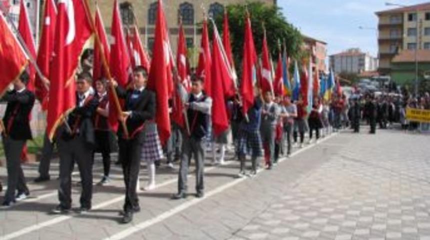 Sorgun&rsquo;da Cumhuriyet Bayramı Halaylarla Kutlandı