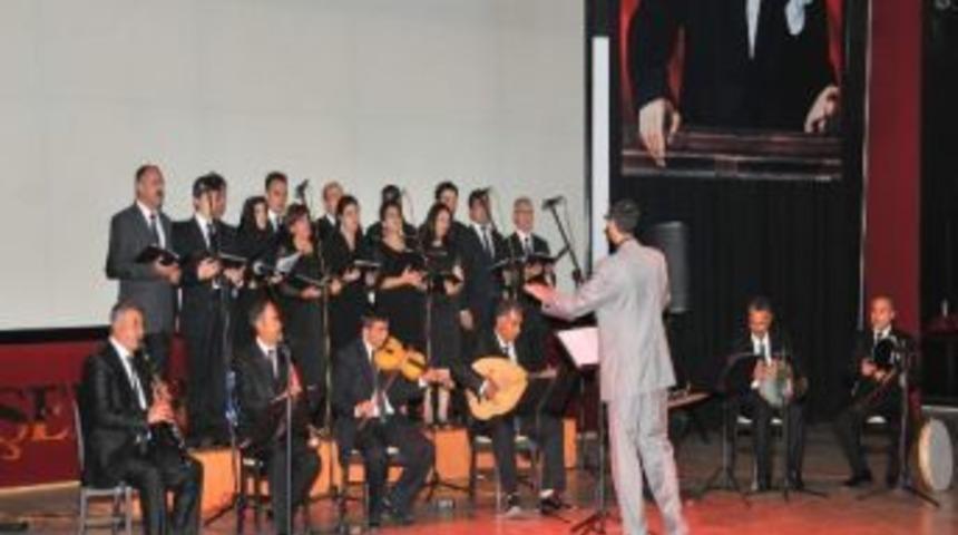 Akşehir&rsquo;de Atat&uuml;rk&rsquo;&uuml;n Sevdiği Şarkılar Seslendirildi