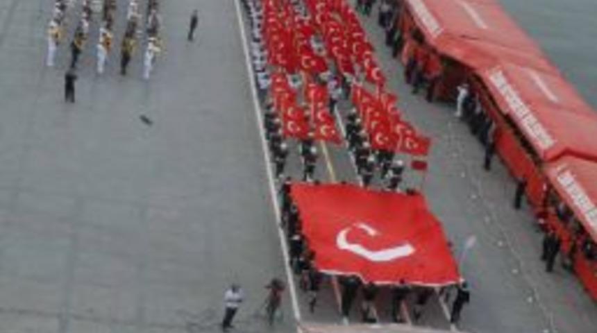 İzmir'de CHP'li Vekillerin Protestosu Cumhuriyet Bayramı'na G&ouml;lge D&uuml;ş&uuml;rd&uuml;