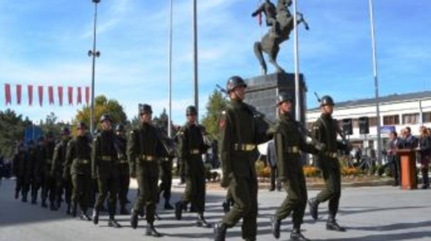 Niğde&rsquo;de Cumhuriyet Bayramı T&ouml;renle Kutlandı