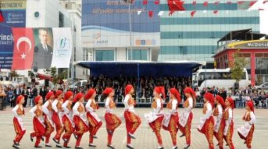 Cumhuriyetin 89. Yılı Beylikd&uuml;z&uuml;&rsquo;nde Coşkuyla Kutlandı