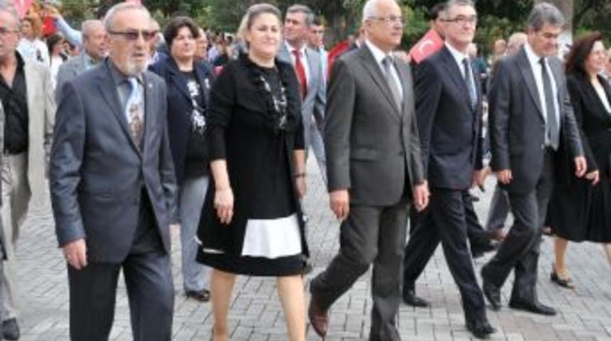 Chp Turgutlu'da Resmi T&ouml;renden Ayrı Y&uuml;r&uuml;d&uuml;