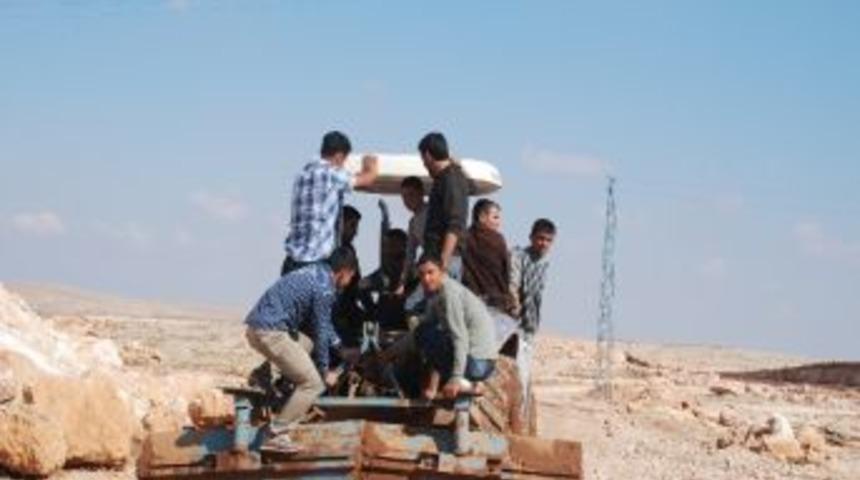 Trakt&ouml;rle Ulaşım Sağlıyorlar