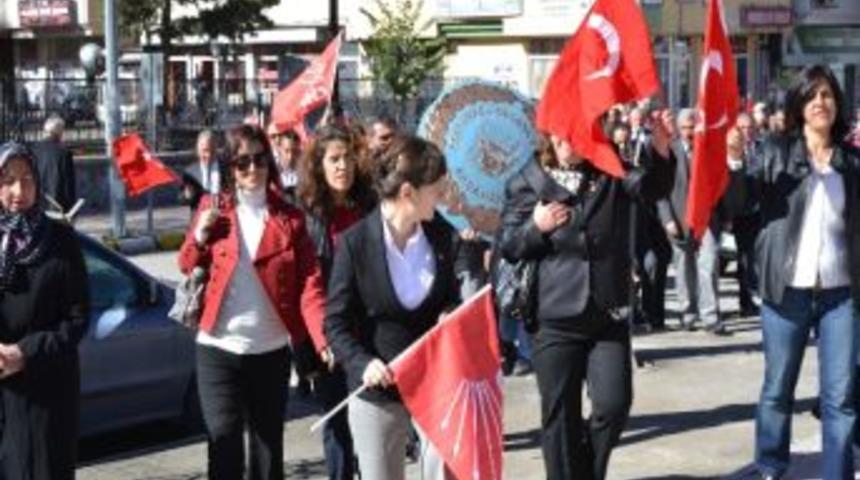 Ardahan Chp İl Teşkilatı Cumhuriyet Bayramı Dolayısıyla Y&uuml;r&uuml;y&uuml;ş D&uuml;zenledi