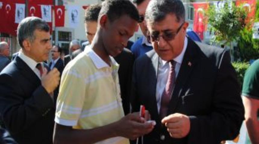 Somalili &Ouml;ğrencinin Bayram Tebriği Kaymakam Bulgurlu'yu Duygulandırdı