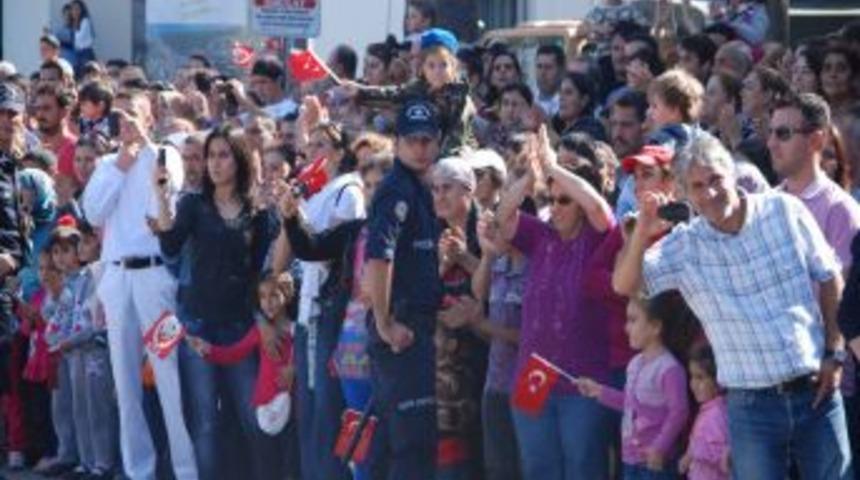 Mehmet&ccedil;iği Zılgıtlarla Selamladılar