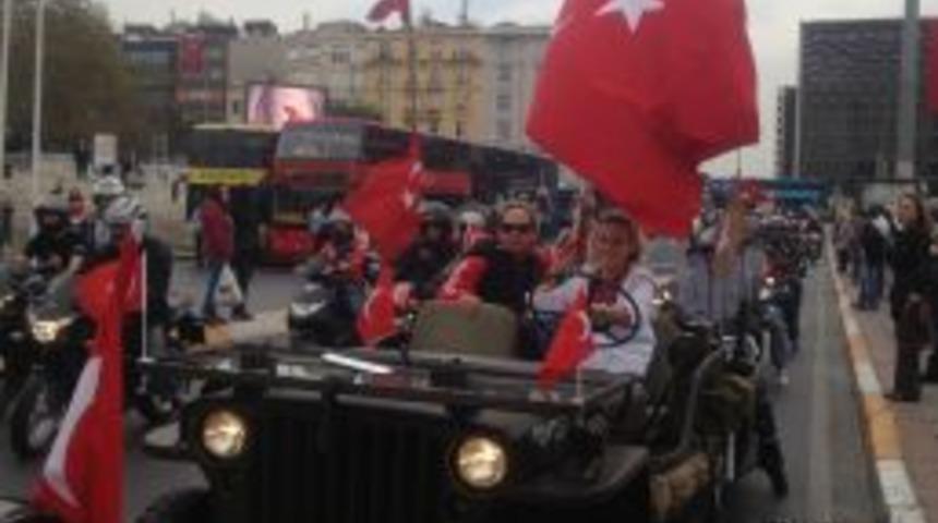 Motosikletlerini Cumhuriyet I&ccedil;in S&uuml;rd&uuml;ler