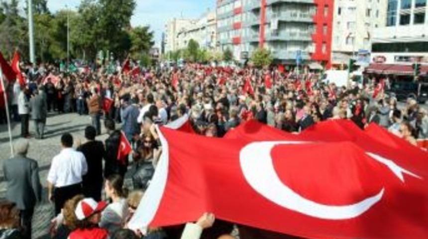 Chp Uşak İl Teşkilatı &ldquo;cumhuriyet Y&uuml;r&uuml;y&uuml;ş&uuml;&rdquo; D&uuml;zenledi