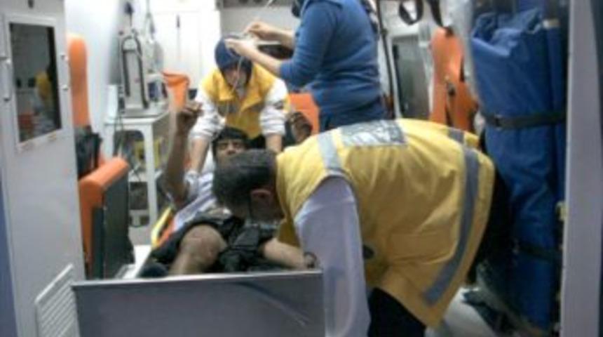 Husumet Y&uuml;z&uuml;nden &Ccedil;ıkan Kavgada Baba Ile 2 &Ccedil;ocuğu Yaralandı