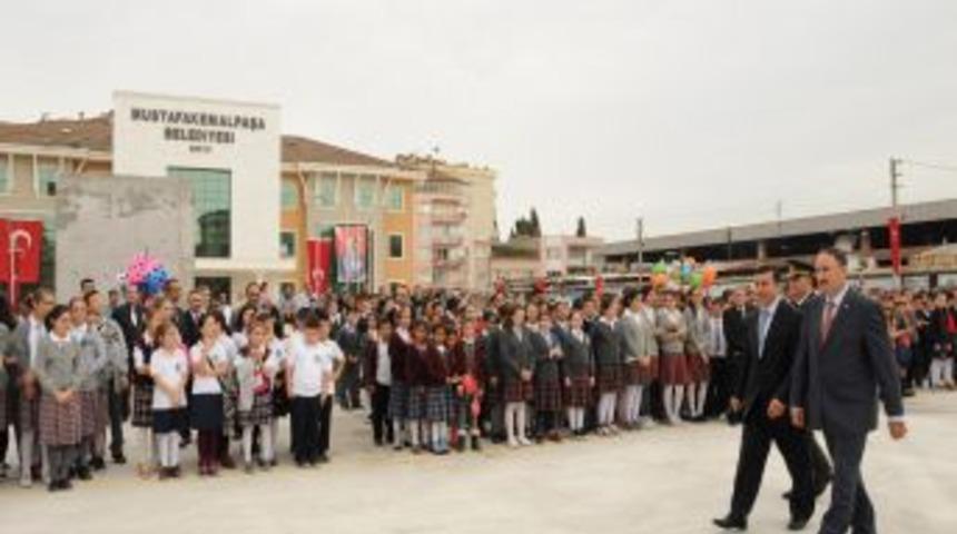 Adnan Menderes Meydanı&rsquo;nda Cumhuriyet Coşkusu